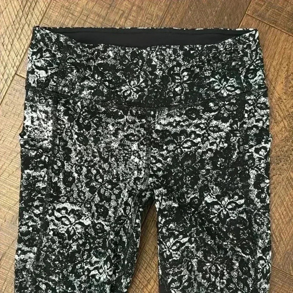 Lululemon Pace Revival Crop Legging 22” - Picture 5 of 13